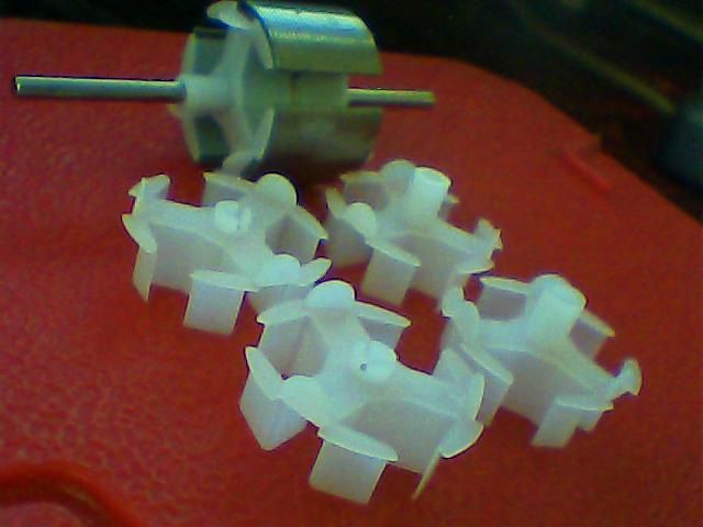 其服务客户涵盖消费电子、家电、汽车零部件等多个行业