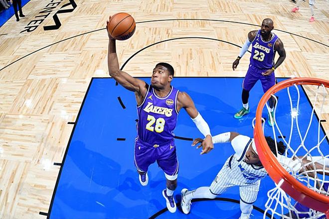 湖人绝杀魔术豪取9连胜 八村塁低迷难掩球队强势