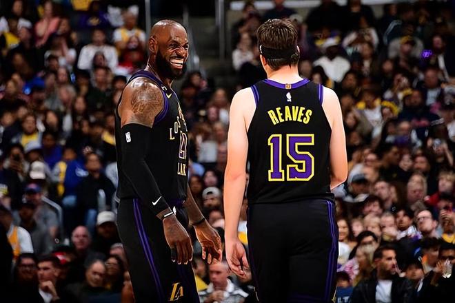 湖人轻取骑士迎四连胜 里夫斯状态低迷引季后赛