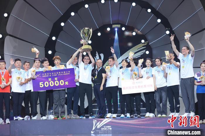 福州举办王文教杯羽毛球赛颁奖典礼 林丹红毯亮