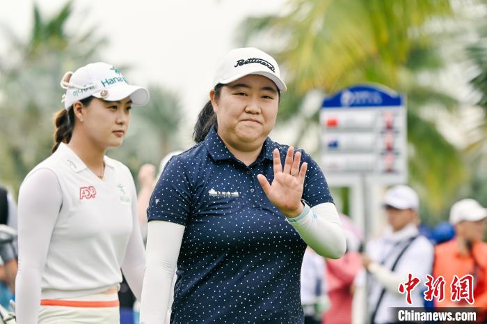 蓝湾高尔夫大师赛海南陵水:三人并列榜首,刘